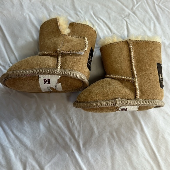 Ugg - New - Merino Shearling Winter Boots - Picture 3 of 9